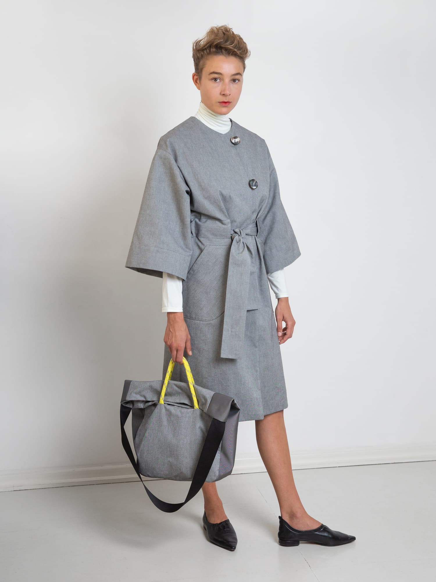 Sam (grau) mit Kimono Zoe